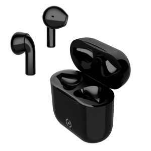 Gli auricolari true wireless Celly MINI di colore Azzurro Cielo mostrati accanto alla loro custodia di ricarica ultra-compatta, con una moneta da 1 euro per confronto dimensionale.