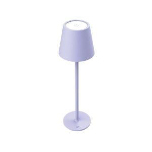 Lampada da tavolo LED senza fili Muitomas viola che illumina un tavolo da esterno.
