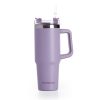ravel mug termico MUITOMAS da 900ml nel colore Verde Salvia, con il suo manico robusto e il coperchio 3-in-1 in primo piano.