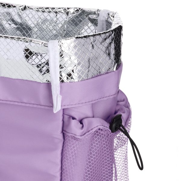 Il portapranzo bento box MUITOMAS da 1700ml nel colore VIOLA, mostrato assemblato con la sua fascia elastica, con accanto il set di posate riutilizzabili.