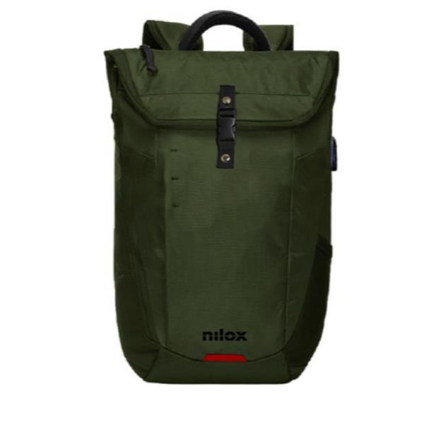 Foto dello Zaino Nilox Tech 15.6" Green Outdoor (NXBPODECO). Zaino porta notebook di colore verde scuro, realizzato in poliestere riciclato (RPET). Dettaglio della chiusura roll-top con gancio e del manico superiore in plastica nera. Visibile il logo NILOX in basso. Adatto per PC 15.6 pollici, con funzionalità di porta USB esterna e resistenza agli spruzzi d'acqua.
