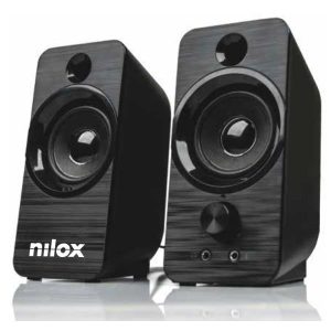 Speaker USB Nilox NXAPC02 posizionato sotto un monitor per PC. Descrizione: Il design elegante e compatto dello speaker Nilox si integra perfettamente nella tua postazione di lavoro, liberando spazio sulla scrivania e offrendo un audio potenziato.