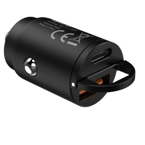 Elegante e compatto Powerbank Celly 15000mAh 45W posizionato su una scrivania in legno mentre ricarica rapidamente un computer portatile e uno smartphone.