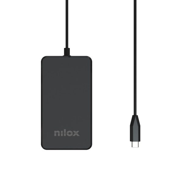 Confronto tra caricabatterie standard e alimentatore Nilox Tech 90W GaN.